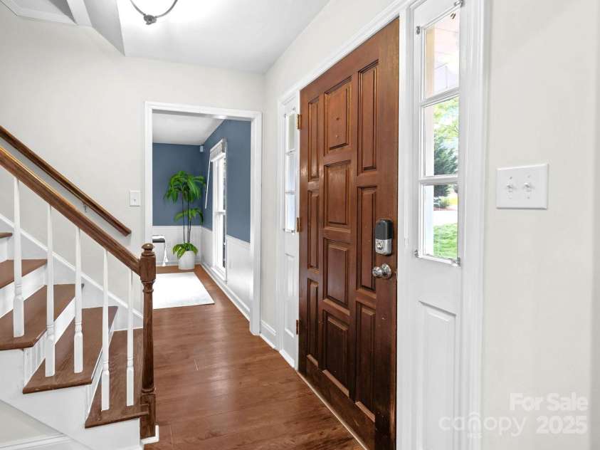 9319 Harps Mill Court, Charlotte, NC 28270.  MLS# CAR4244091, YatesRealty ID 5441. Entryway