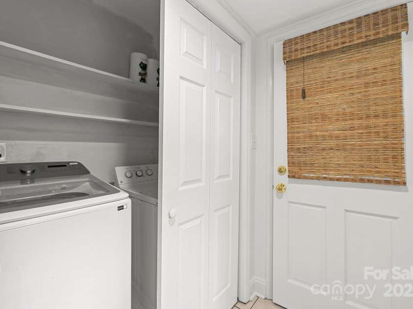 9319 Harps Mill Court, Charlotte, NC 28270.  MLS# CAR4244091, YatesRealty ID 5441. Laundry Room