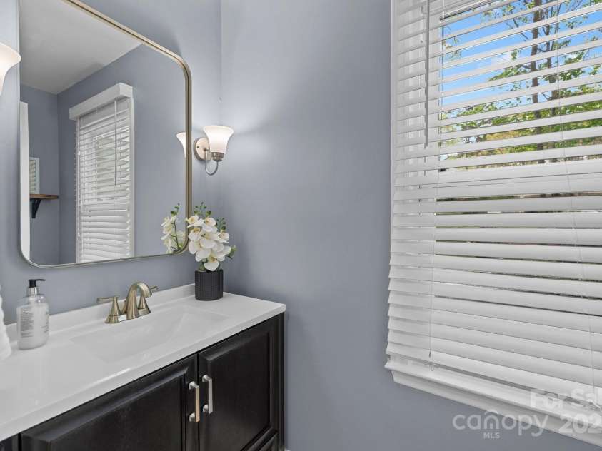 9319 Harps Mill Court, Charlotte, NC 28270.  MLS# CAR4244091, YatesRealty ID 5441. Powder Room