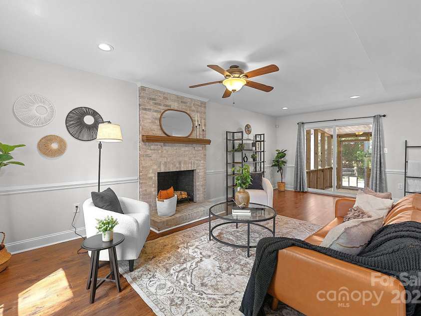 9319 Harps Mill Court, Charlotte, NC 28270.  MLS# CAR4244091, YatesRealty ID 5441. Spacious living room
