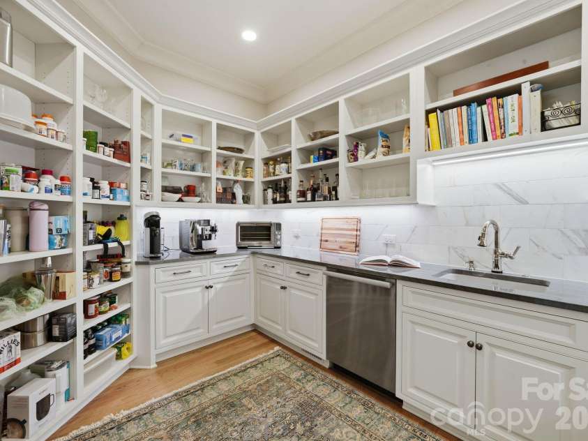 6010 Hathaway Lane, Waxhaw, NC 28173.  MLS# CAR4427935, YatesRealty ID 54410. 