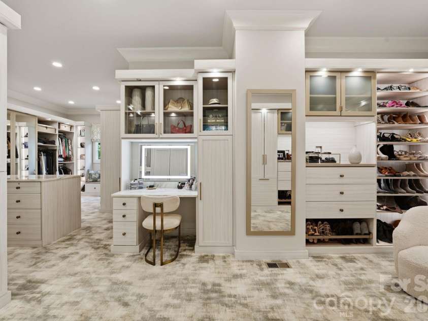 6010 Hathaway Lane, Waxhaw, NC 28173.  MLS# CAR4427935, YatesRealty ID 54410. 