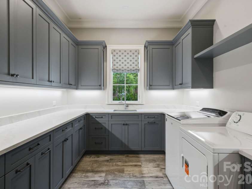6010 Hathaway Lane, Waxhaw, NC 28173.  MLS# CAR4427935, YatesRealty ID 54410. 