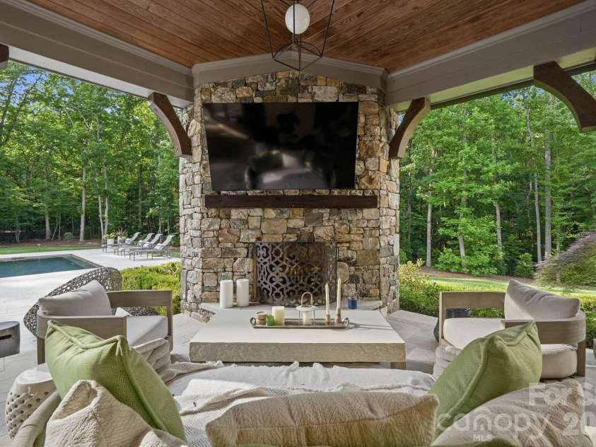 6010 Hathaway Lane, Waxhaw, NC 28173.  MLS# CAR4427935, YatesRealty ID 54410. 