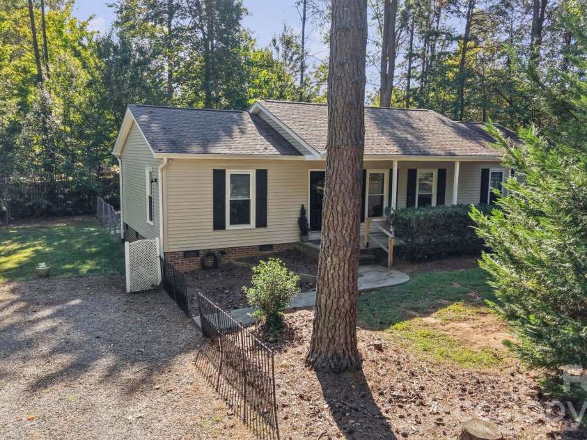 106 Brookridge Lane, Mooresville, NC 28117.  MLS# CAR4430331, YatesRealty ID 54411. 