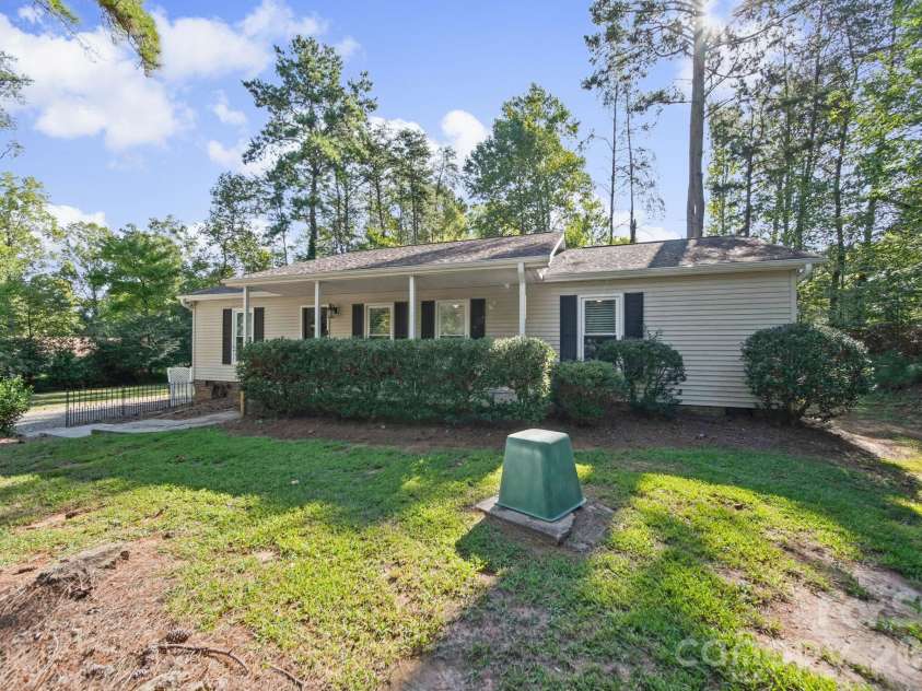 106 Brookridge Lane, Mooresville, NC 28117.  MLS# CAR4430331, YatesRealty ID 54411. 