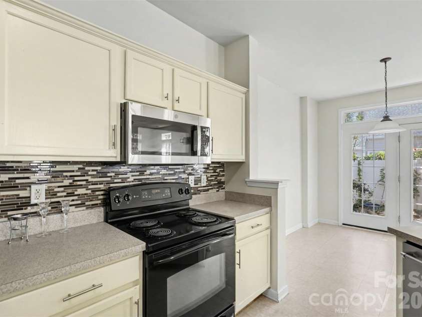 176 Snead Road, Fort Mill, SC 29715.  MLS# CAR4430217, YatesRealty ID 54412. 
