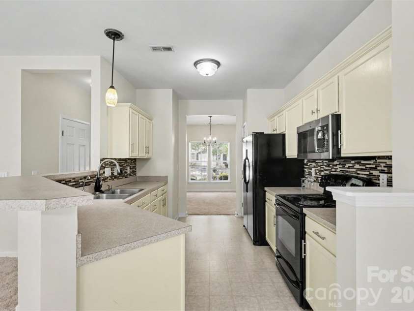 176 Snead Road, Fort Mill, SC 29715.  MLS# CAR4430217, YatesRealty ID 54412. 