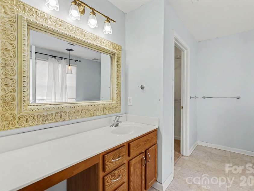 176 Snead Road, Fort Mill, SC 29715.  MLS# CAR4430217, YatesRealty ID 54412. 