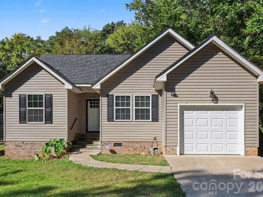 633 Ashford Street, Chester, SC 29706.  MLS# CAR4430424, YatesRealty ID 54414. 