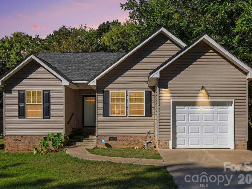 633 Ashford Street, Chester, SC 29706.  MLS# CAR4430424, YatesRealty ID 54414. 