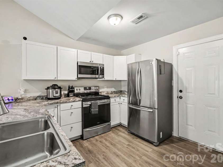 633 Ashford Street, Chester, SC 29706.  MLS# CAR4430424, YatesRealty ID 54414. 