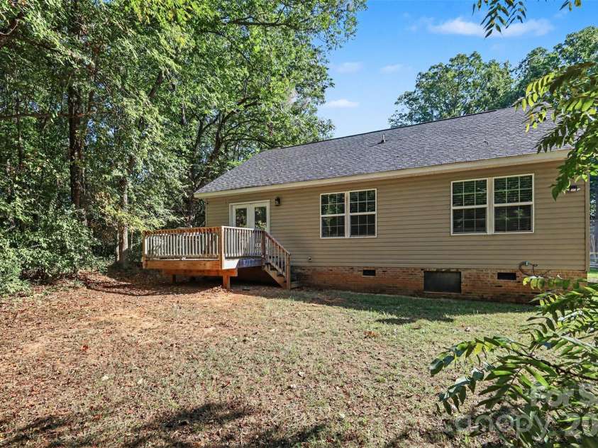 633 Ashford Street, Chester, SC 29706.  MLS# CAR4430424, YatesRealty ID 54414. 