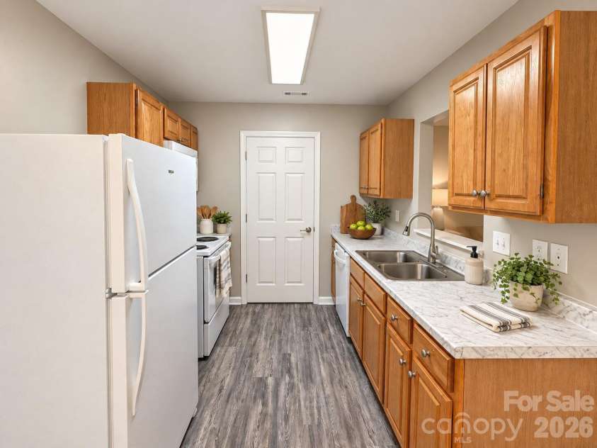5430 Peachwood Drive, Charlotte, NC 28216.  MLS# CAR4429277, YatesRealty ID 54415. 