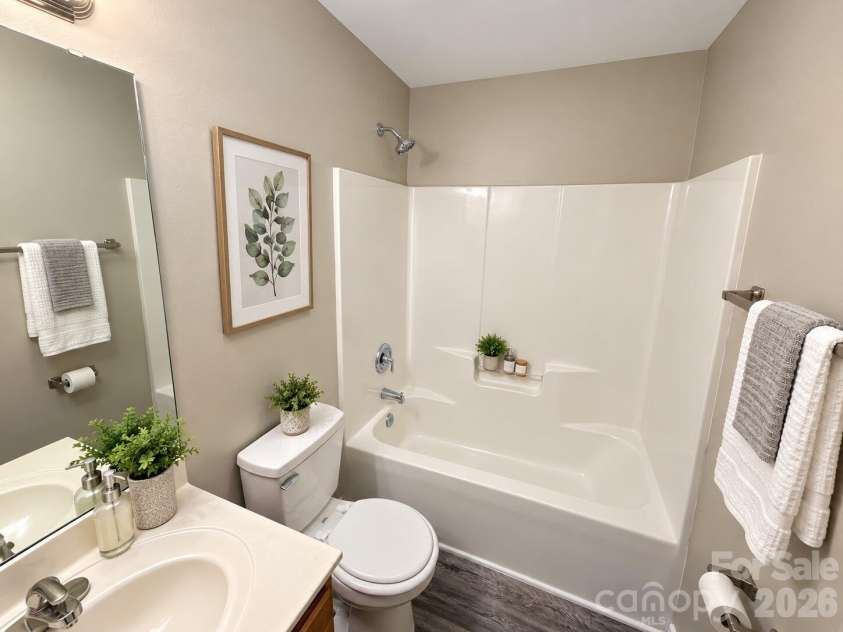 5430 Peachwood Drive, Charlotte, NC 28216.  MLS# CAR4429277, YatesRealty ID 54415. 