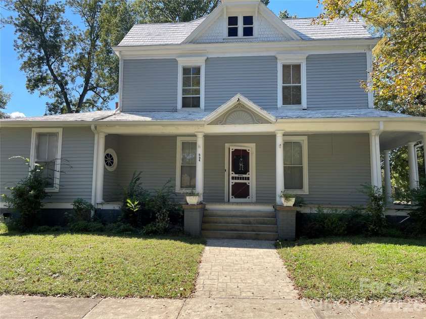 334 Davie Avenue, Statesville, NC 28677.  MLS# CAR4430351, YatesRealty ID 54417. 