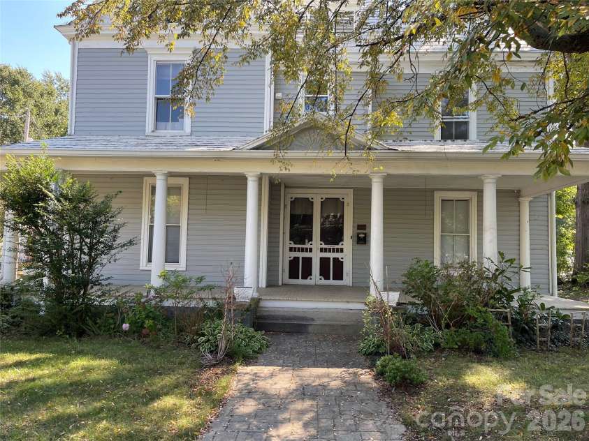 334 Davie Avenue, Statesville, NC 28677.  MLS# CAR4430351, YatesRealty ID 54417. 