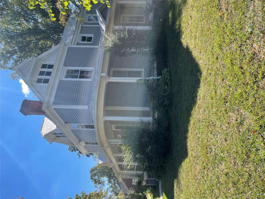 334 Davie Avenue, Statesville, NC 28677.  MLS# CAR4430351, YatesRealty ID 54417. 