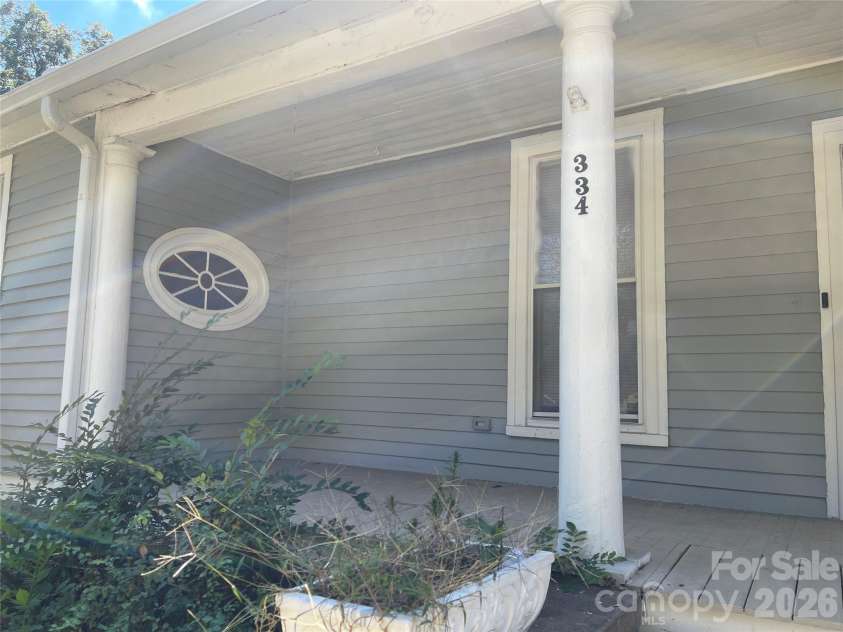 334 Davie Avenue, Statesville, NC 28677.  MLS# CAR4430351, YatesRealty ID 54417. 