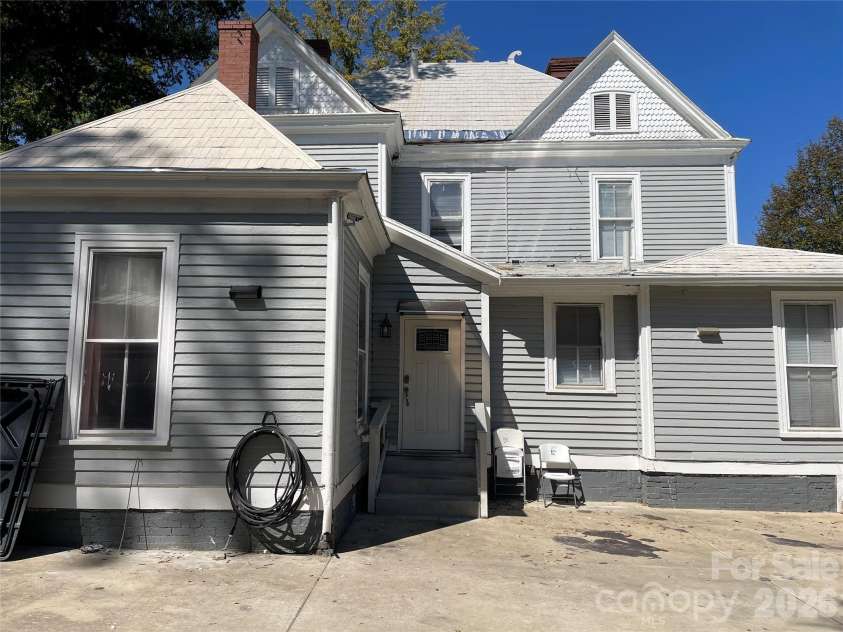 334 Davie Avenue, Statesville, NC 28677.  MLS# CAR4430351, YatesRealty ID 54417. 