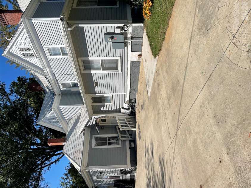334 Davie Avenue, Statesville, NC 28677.  MLS# CAR4430351, YatesRealty ID 54417. 