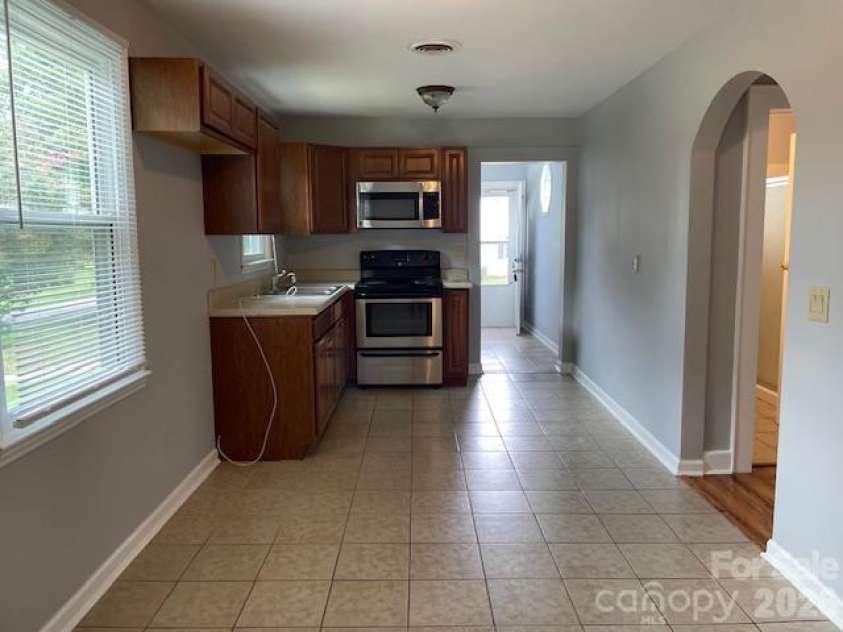 417 Gold Hill Drive, Salisbury, NC 28146.  MLS# CAR4430781, YatesRealty ID 54418. Kitchen dining area