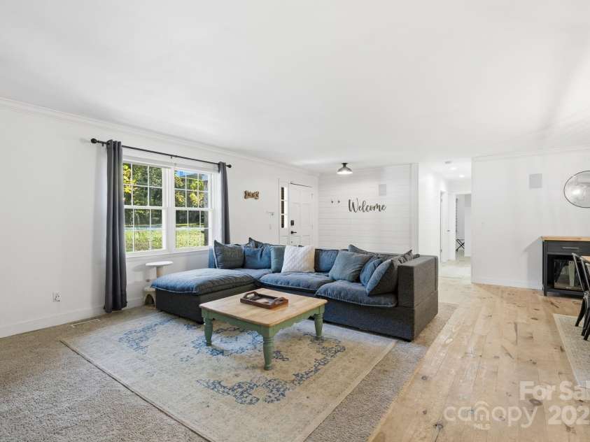 4274 Sunnydell Drive, Winston Salem, NC 27106.  MLS# CAR4330356, YatesRealty ID 54418. 