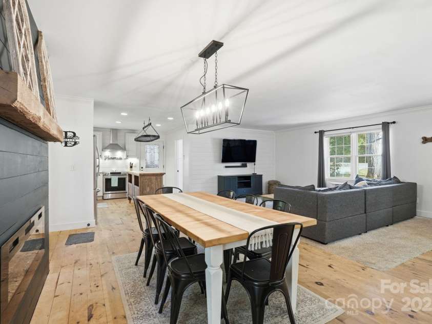 4274 Sunnydell Drive, Winston Salem, NC 27106.  MLS# CAR4330356, YatesRealty ID 54418. 