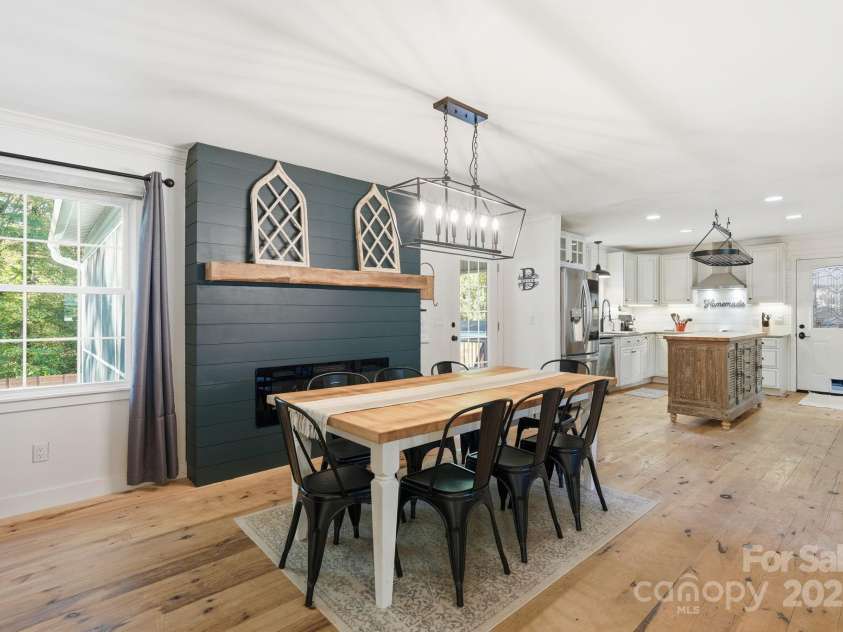 4274 Sunnydell Drive, Winston Salem, NC 27106.  MLS# CAR4330356, YatesRealty ID 54418. 