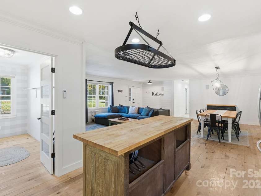 4274 Sunnydell Drive, Winston Salem, NC 27106.  MLS# CAR4330356, YatesRealty ID 54418. 