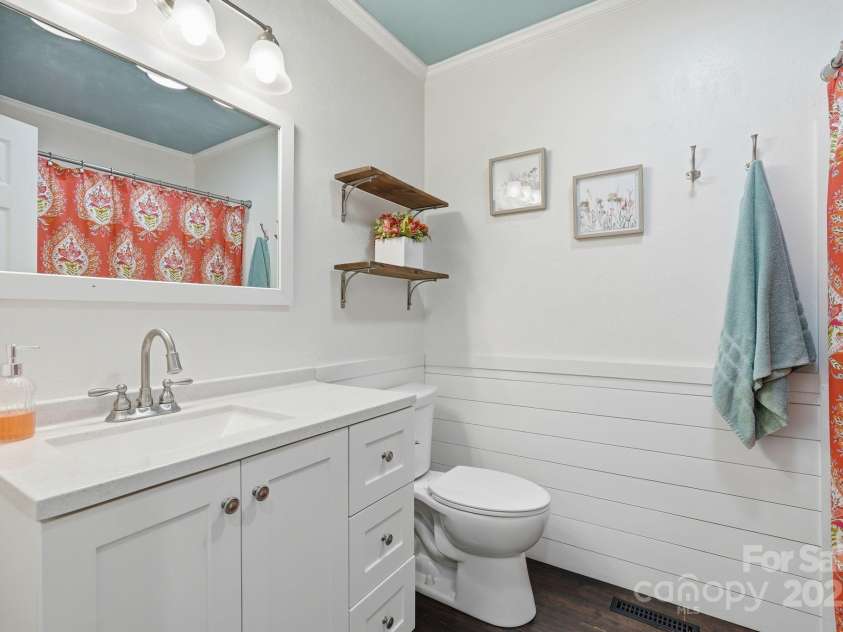 4274 Sunnydell Drive, Winston Salem, NC 27106.  MLS# CAR4330356, YatesRealty ID 54418. 