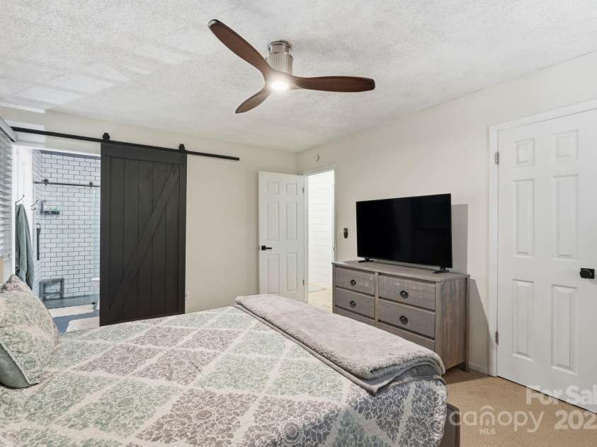 4274 Sunnydell Drive, Winston Salem, NC 27106.  MLS# CAR4330356, YatesRealty ID 54418. 