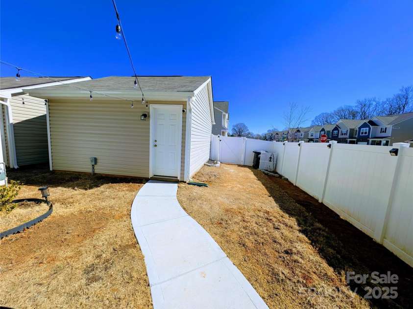 12712 Wandering Brook Drive, Charlotte, NC 28273.  MLS# CAR4220189, YatesRealty ID 5442. 