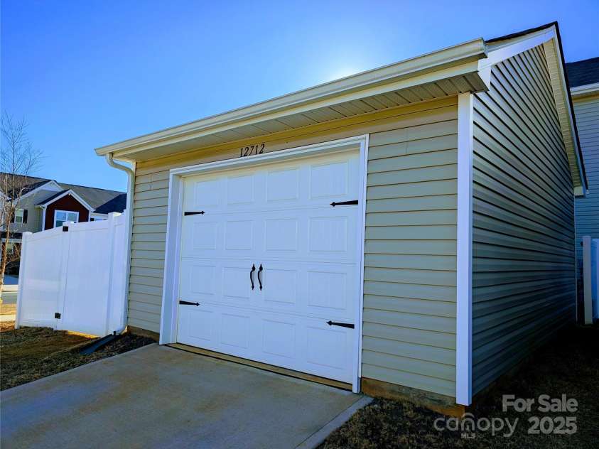 12712 Wandering Brook Drive, Charlotte, NC 28273.  MLS# CAR4220189, YatesRealty ID 5442. 