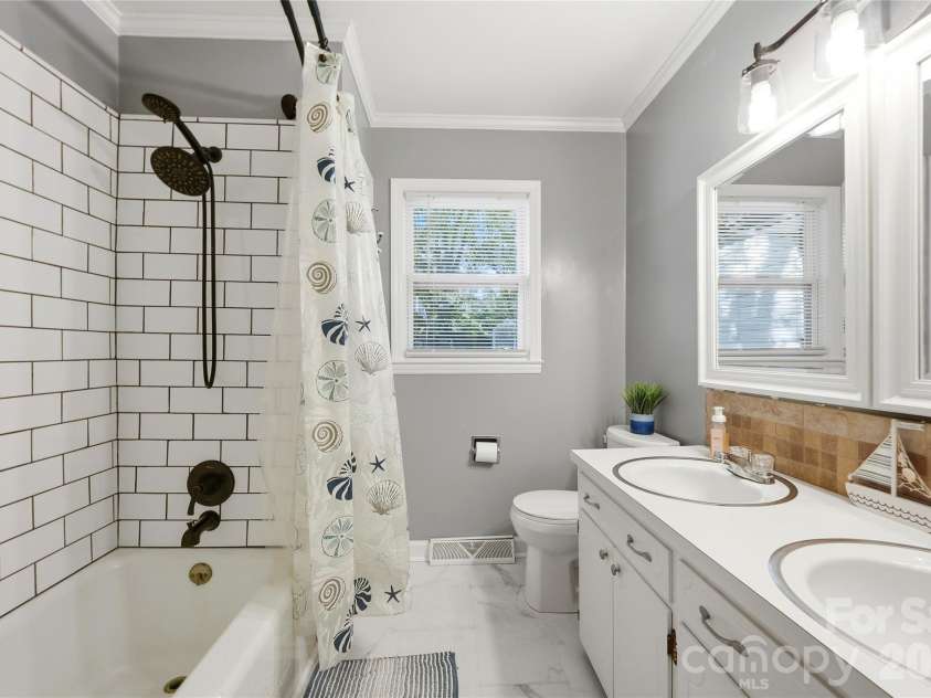 718 Hoke Street, Lincolnton, NC 28092.  MLS# CAR4430545, YatesRealty ID 54420. 