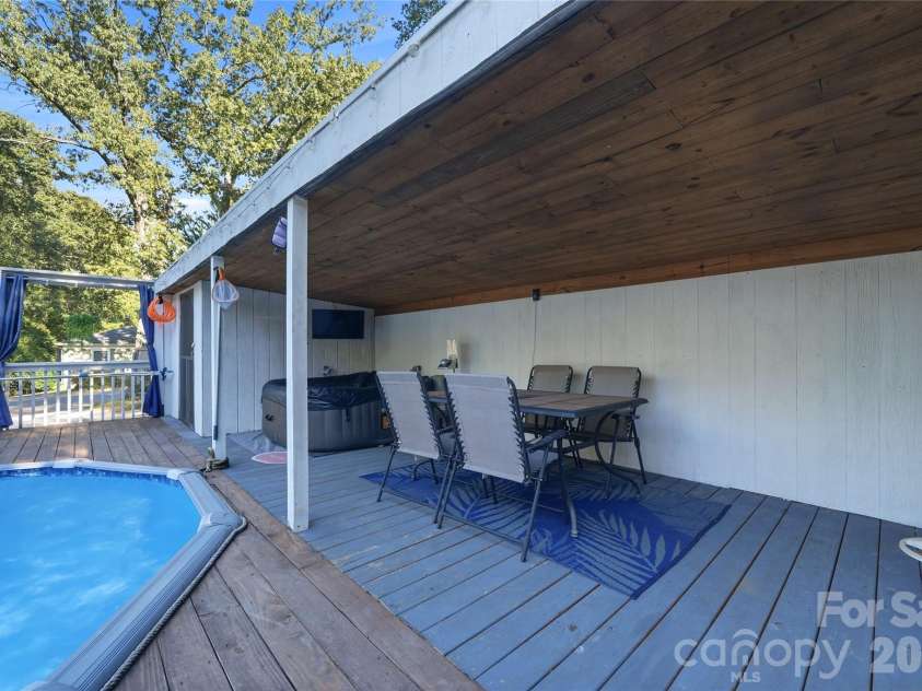 718 Hoke Street, Lincolnton, NC 28092.  MLS# CAR4430545, YatesRealty ID 54420. 