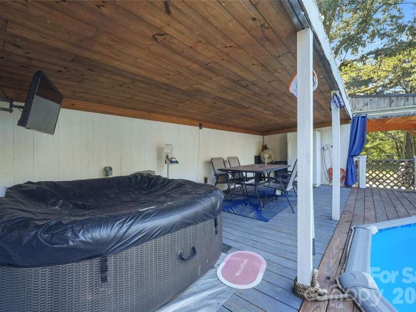 718 Hoke Street, Lincolnton, NC 28092.  MLS# CAR4430545, YatesRealty ID 54420. 