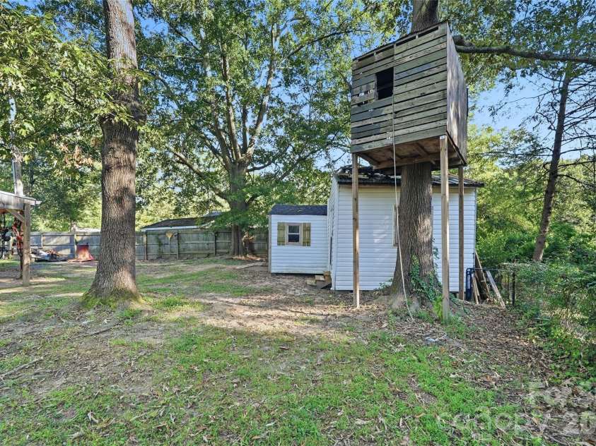 718 Hoke Street, Lincolnton, NC 28092.  MLS# CAR4430545, YatesRealty ID 54420. 