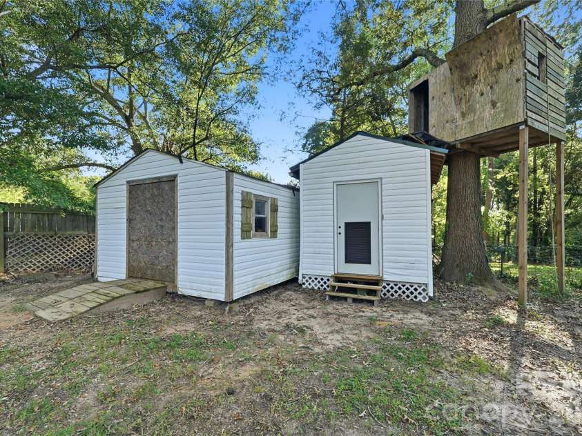 718 Hoke Street, Lincolnton, NC 28092.  MLS# CAR4430545, YatesRealty ID 54420. 