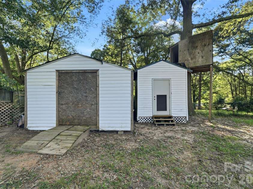 718 Hoke Street, Lincolnton, NC 28092.  MLS# CAR4430545, YatesRealty ID 54420. 