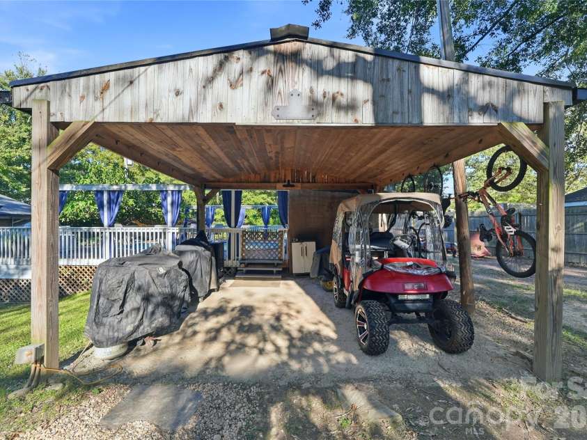 718 Hoke Street, Lincolnton, NC 28092.  MLS# CAR4430545, YatesRealty ID 54420. 