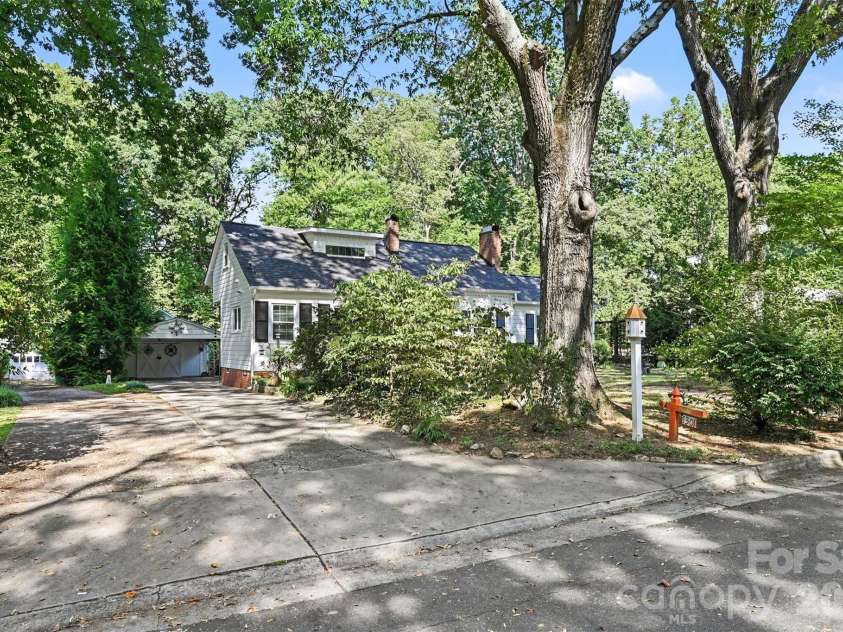 1301 Pinecrest Avenue, Charlotte, NC 28205.  MLS# CAR4424665, YatesRealty ID 54421. 
