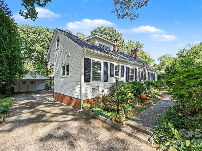 1301 Pinecrest Avenue, Charlotte, NC 28205.  MLS# CAR4424665, YatesRealty ID 54421. 