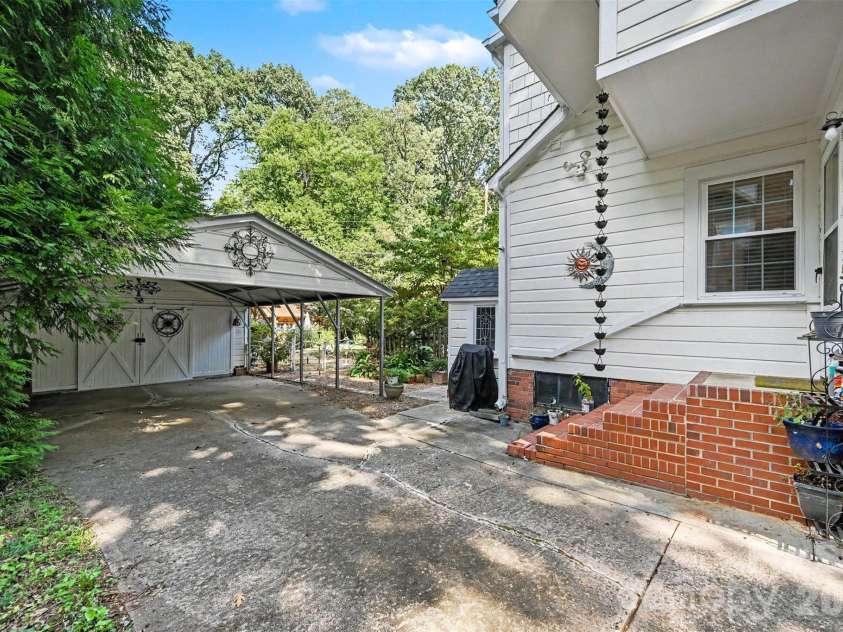 1301 Pinecrest Avenue, Charlotte, NC 28205.  MLS# CAR4424665, YatesRealty ID 54421. 