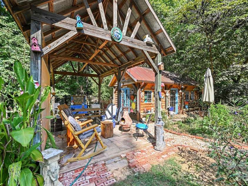 1301 Pinecrest Avenue, Charlotte, NC 28205.  MLS# CAR4424665, YatesRealty ID 54421. 