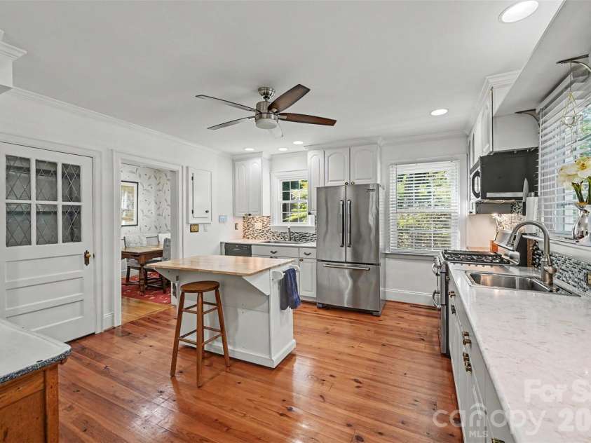 1301 Pinecrest Avenue, Charlotte, NC 28205.  MLS# CAR4424665, YatesRealty ID 54421. 
