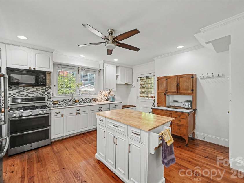 1301 Pinecrest Avenue, Charlotte, NC 28205.  MLS# CAR4424665, YatesRealty ID 54421. 