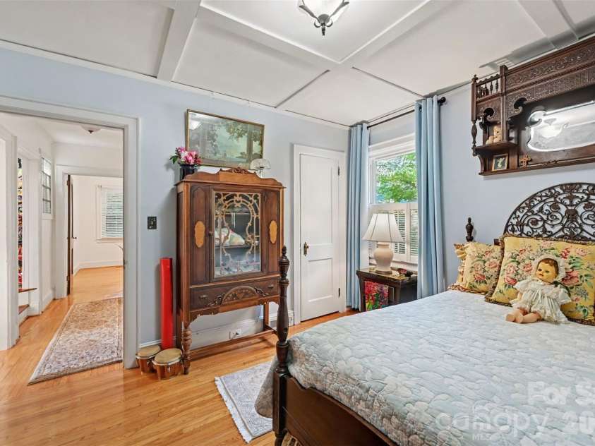 1301 Pinecrest Avenue, Charlotte, NC 28205.  MLS# CAR4424665, YatesRealty ID 54421. Bedroom
