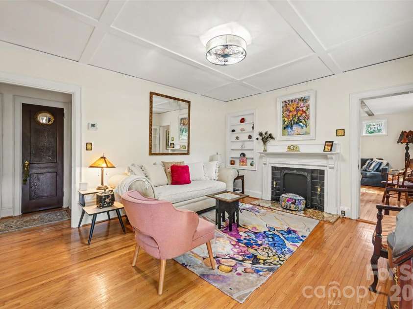 1301 Pinecrest Avenue, Charlotte, NC 28205.  MLS# CAR4424665, YatesRealty ID 54421. Living Room