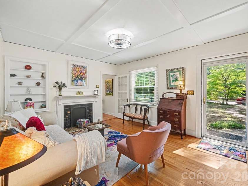 1301 Pinecrest Avenue, Charlotte, NC 28205.  MLS# CAR4424665, YatesRealty ID 54421. Living Room